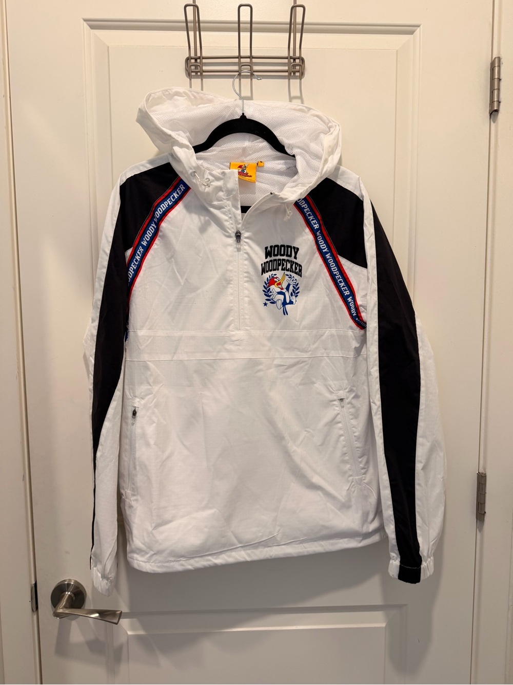 Universal Studios Woody
Woodpecker Windbreaker Size M